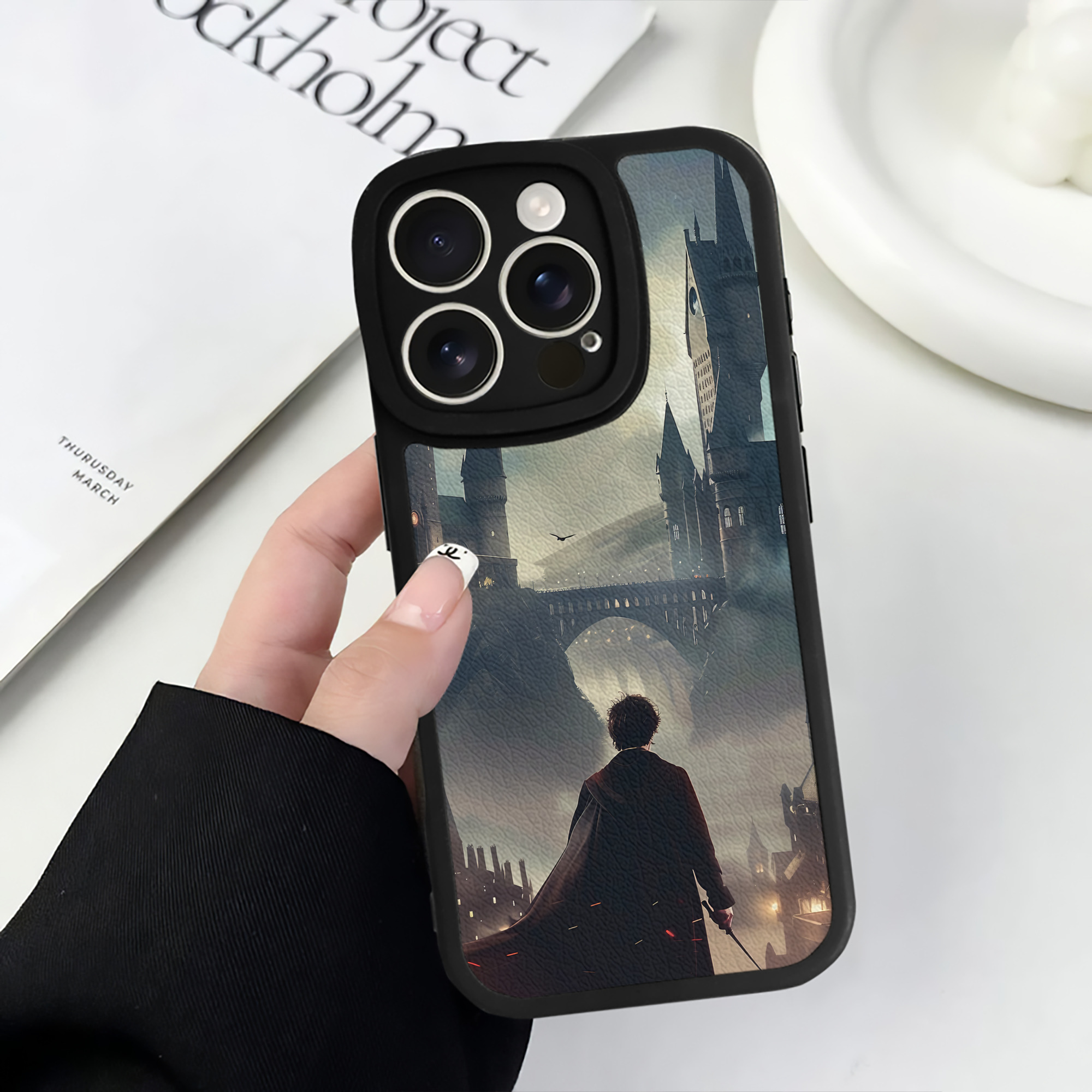 （画像用） Harry Potter ハリー・ポッターシリーズ 【iPhone 16シリーズ対応】シリコンスマホケース（レザー調） 材質：シリコン